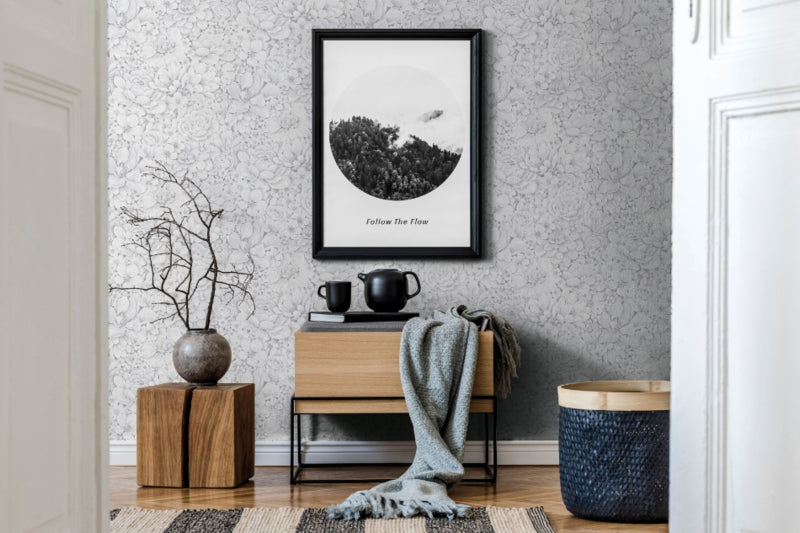 Behang met ton-sur-ton grote bloemenprint grijs wit